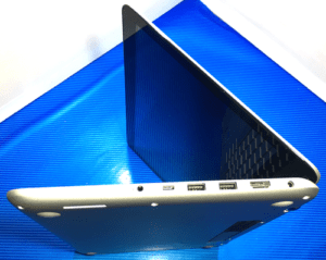 ASUS Q304U Laptop Right Side