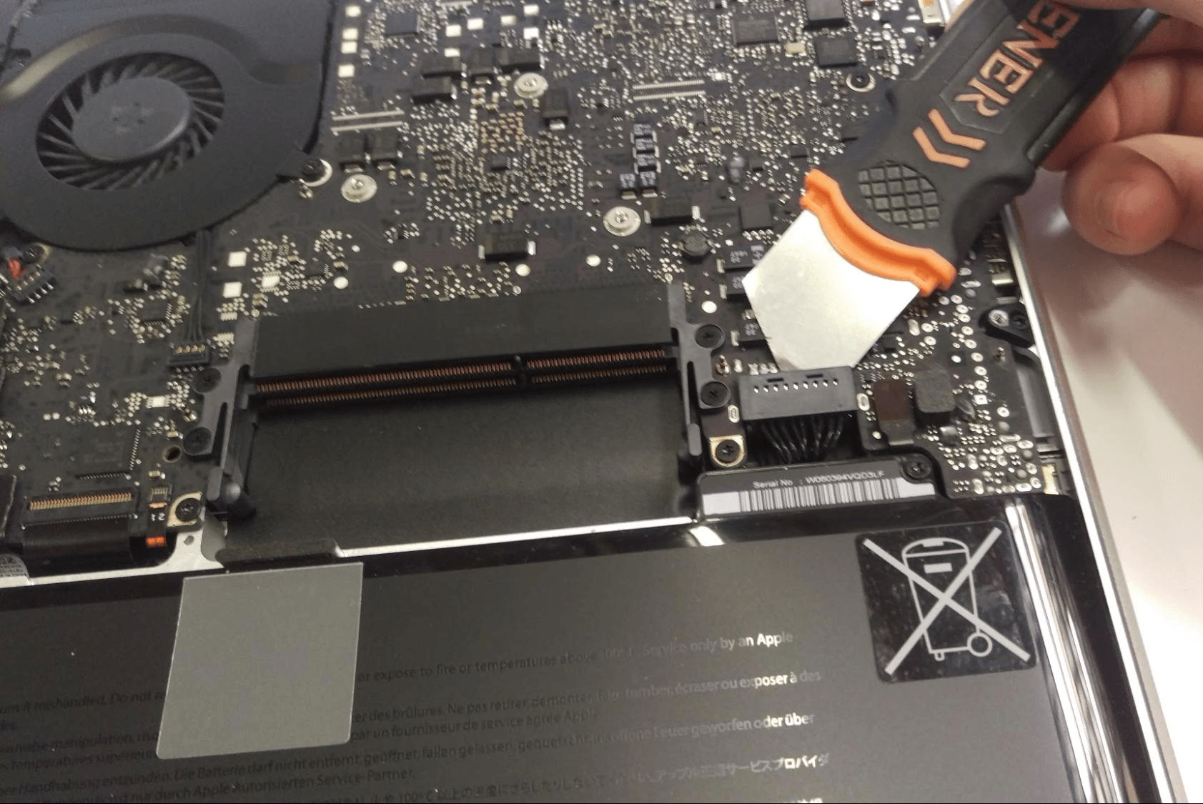how to disassemble a 2006 macbook pro